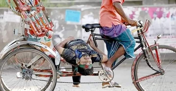 পাদানিতে ঝুলতে থাকা গুলিবিদ্ধ নাফিজ